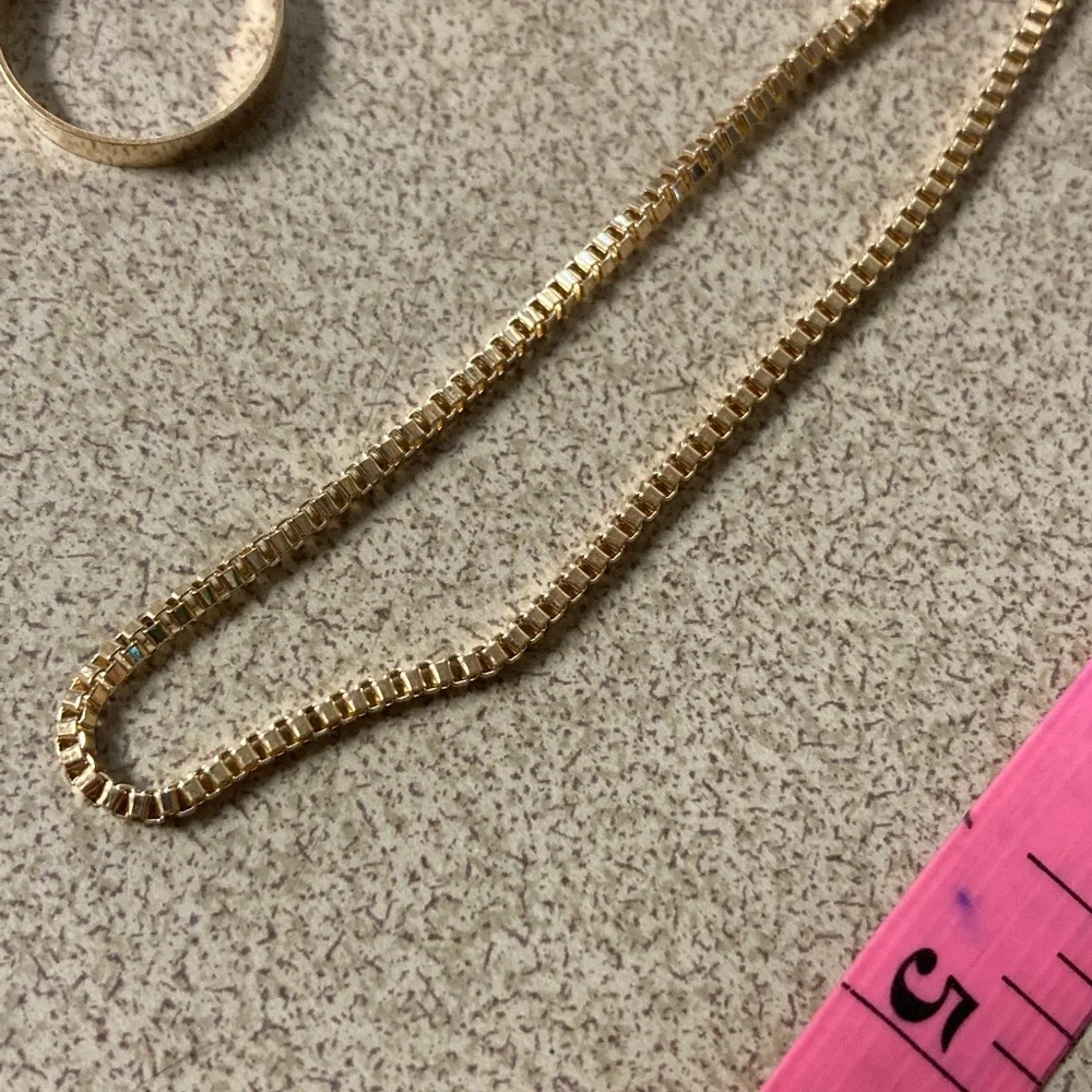 N/A elegant gold